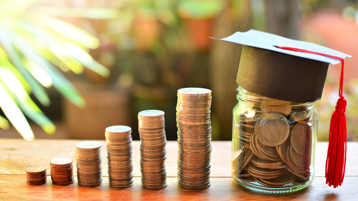 Navigating University Finances: A Student's Guide